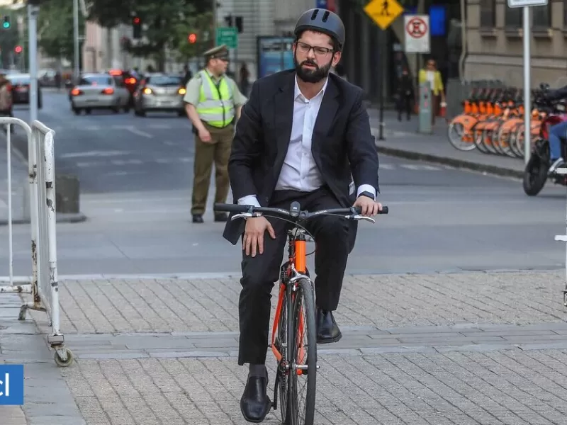 General Yáñez y viajes en bicicleta de Boric: "No hay mejor seguridad a los VIP que la que no se ve"