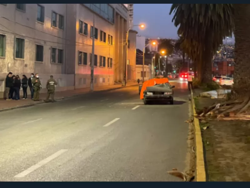 Joven de 25 años muere tras fuerte choque en Valparaíso: se registra enorme congestión en Errázuriz
