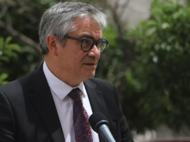 Marcel interrumpe sus vacaciones y convoca una rueda de prensa sobre los fichajes millonarios de Corfo