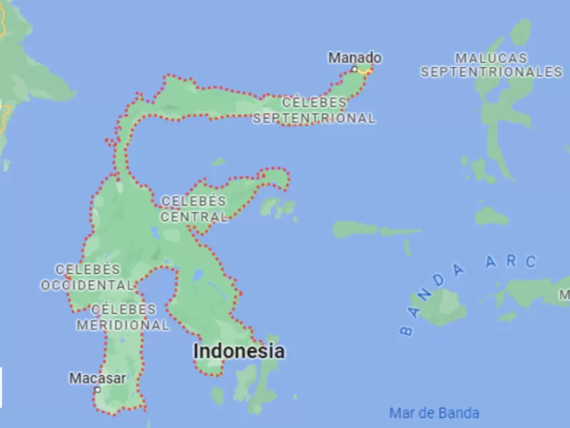 Mueren al menos 15 personas y 19 siguen perdidas tras naufragar un barco en Indonesia