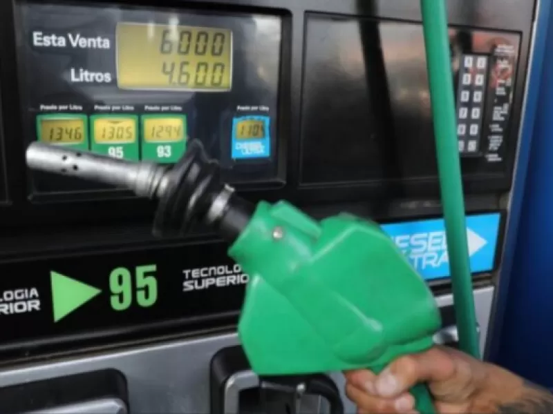 Nuevo golpe al bolsillo: el combustible subirá a 32,2 el litro a partir del jueves