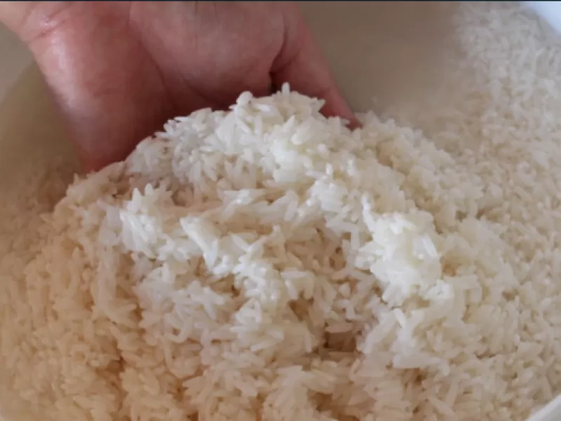 Por qué conviene limpiar siempre el arroz antes de cocinarlo