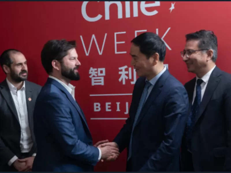 Presidente Boric comunica llegada de empresa china que fabricará baterías de litio en Mejillones