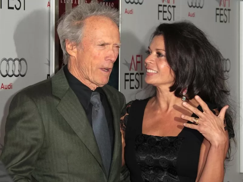quien es la esposa de Clint Eastwood