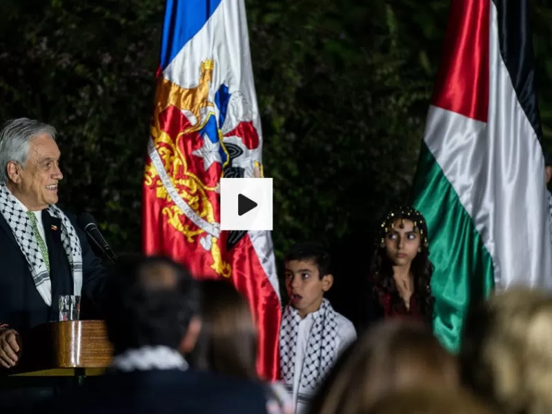 Se equivocó de estrella: Piñera sufre lapsus durante ceremonia de Navidad con comunidad Palestina