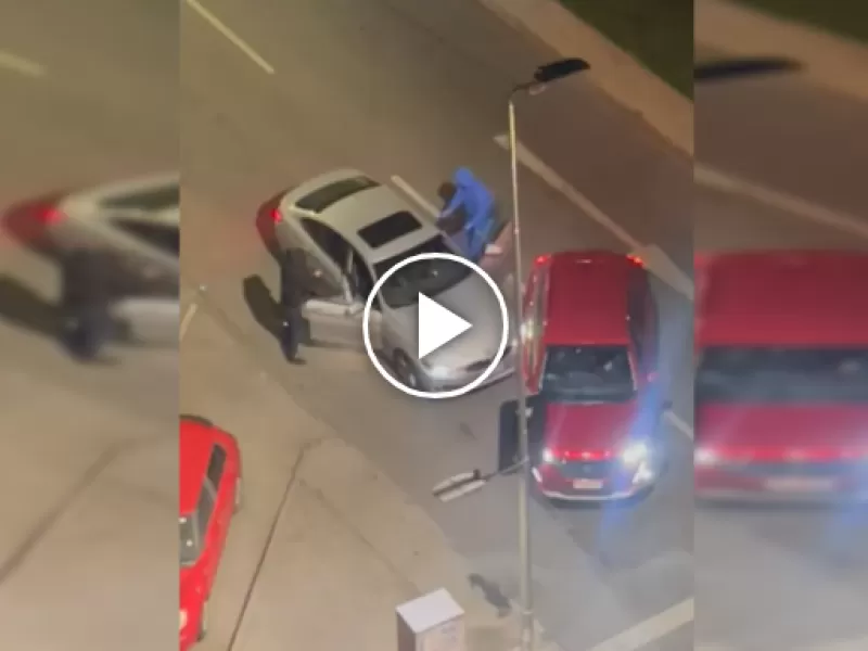 Unos delincuentes disparan a un conductor al intentar robarle el coche en Santiago