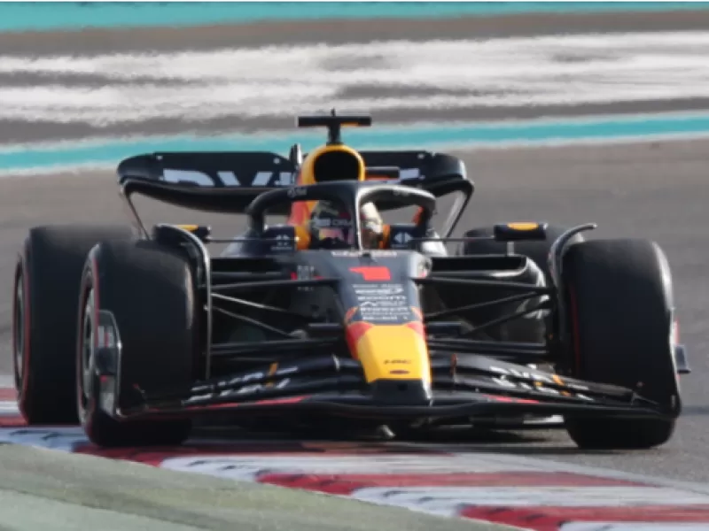 Verstappen consigue la "Pole" y saldrá líder en el GP de Abu Dhabi: Leclerc y Piastri son escoltas
