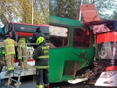 Tres lesionados deja accidente entre dos buses en Maipú